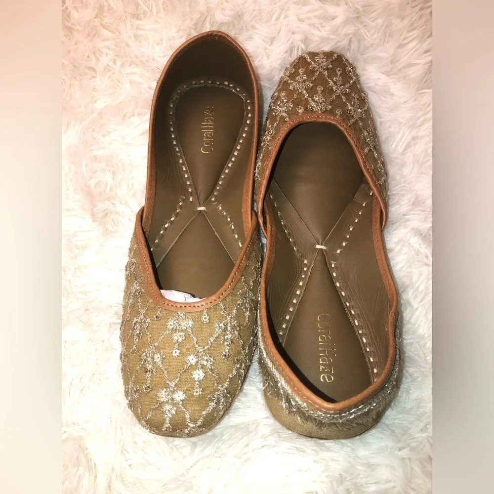 Tan and Gold Embroidered Women's Shoes EU 39 8.5 NWOB